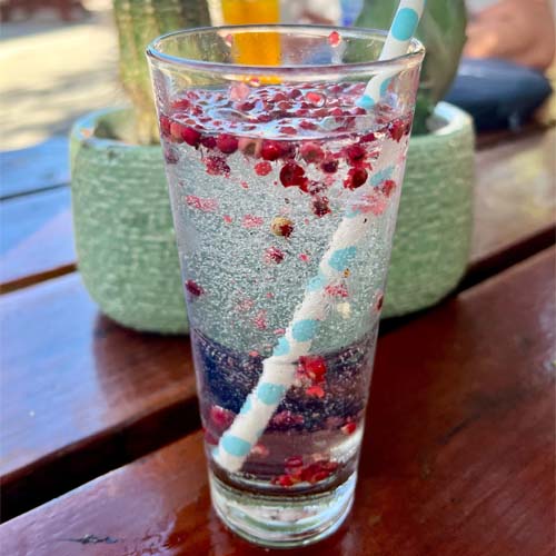 Fruitige cocktail op tafel