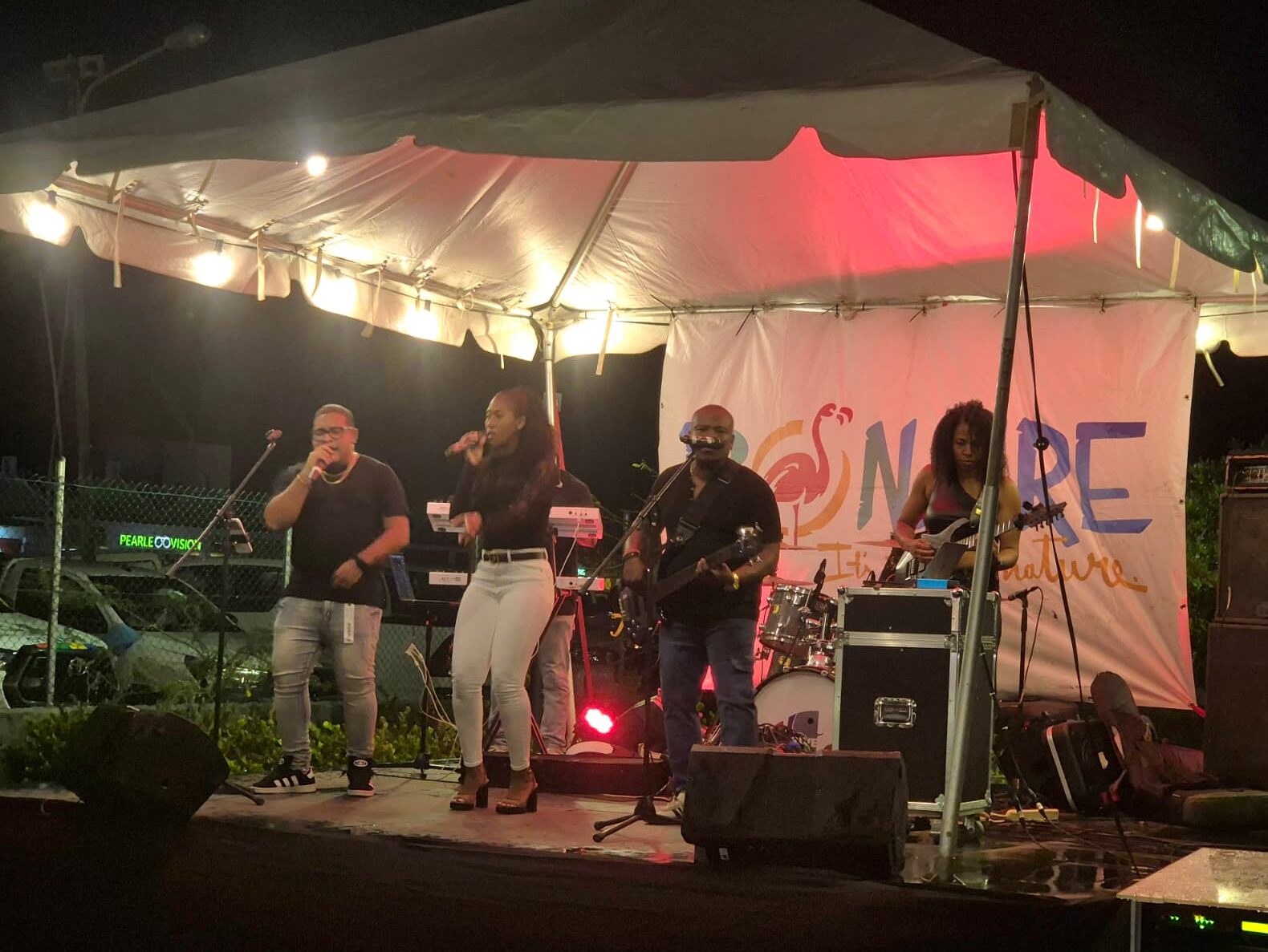 Bonaire's Third 'Taste of Bonaire' Event of 2026 Draws Crowd at Isidel Beach